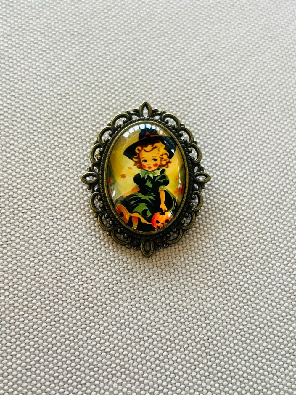 Vintage-Style 1950s Halloween Witch Girl Brooch Pin – Antiqued Gold Tone